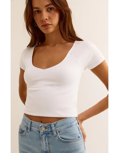 Kallen Ribbed Crop Tee brillant des détails fins